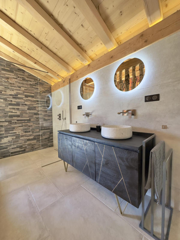 Châlet - 607 m² - 16 pièces