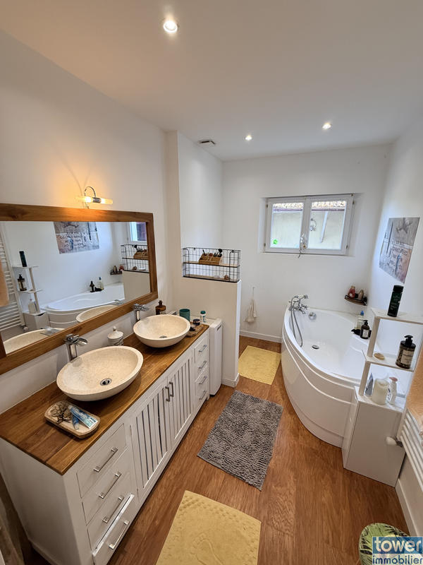 Maison - 104 m² - 4 pièces