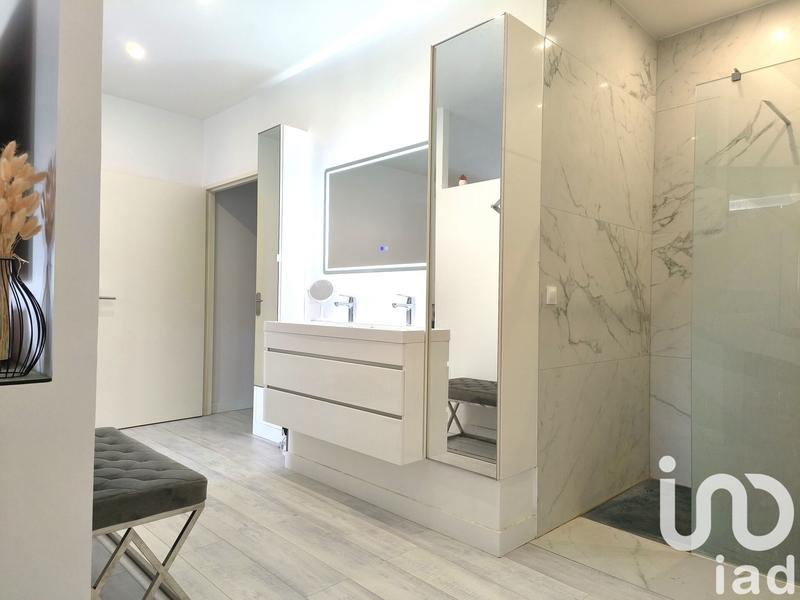 Maison - 235 m² - 8 pièces