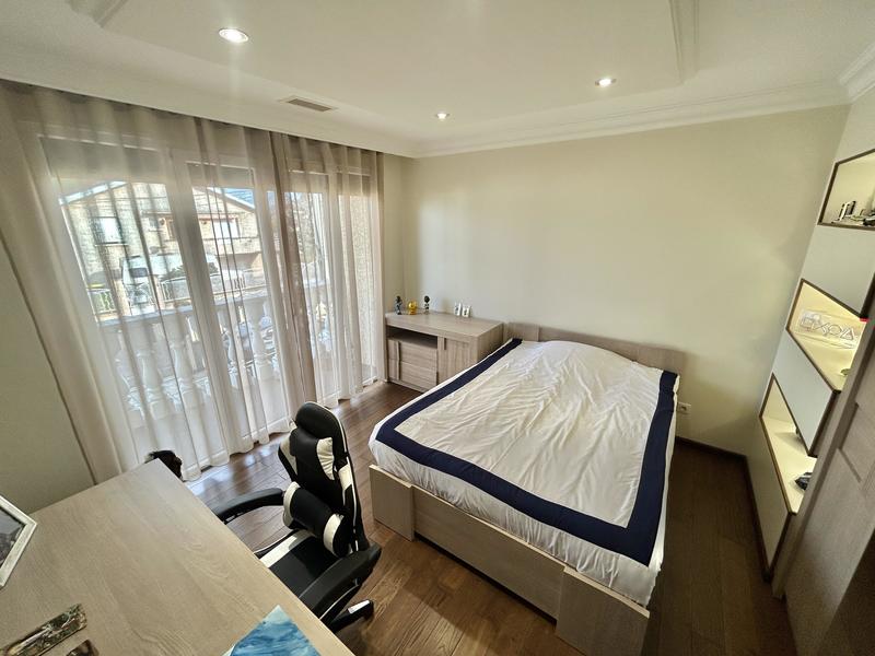 Maison - 182 m² - 7 pièces