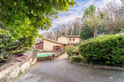 Maison - 240 m² - 7 pièces