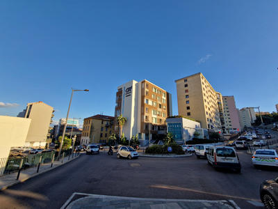 Local commercial - 496 m²