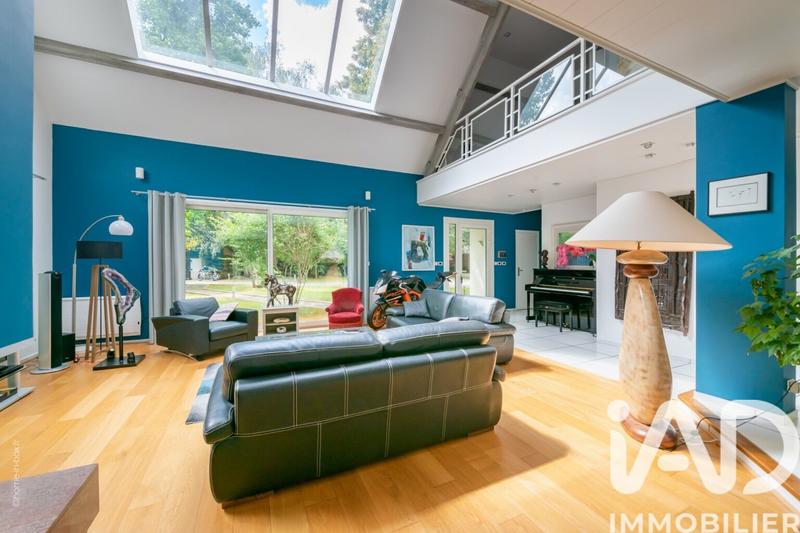 Maison - 245 m² - 9 pièces