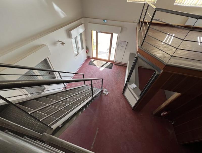 Local d'activités - 744 m²