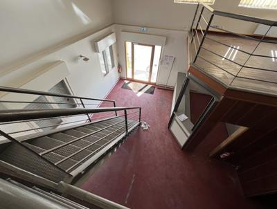 Local d'activités - 744 m²