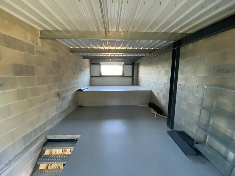 Local d'activité / Entrepôt - 78 m²