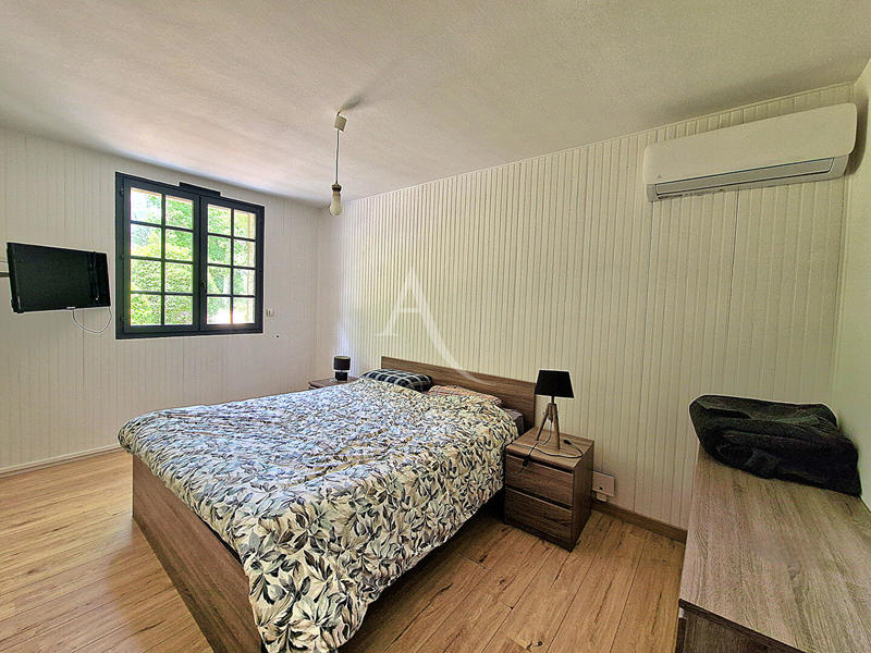 Maison - 258 m² - 9 pièces