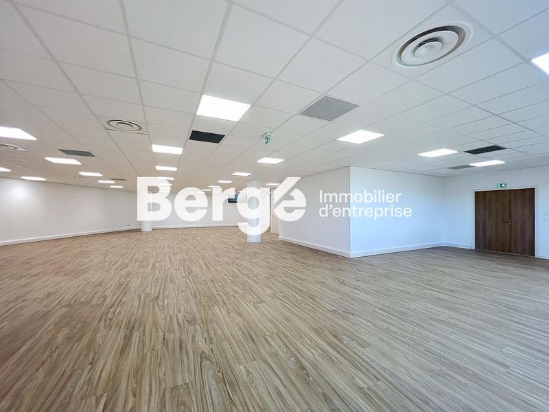 Bureau - 746 m²