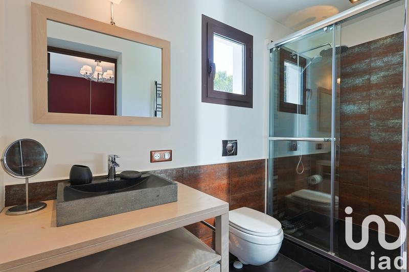 Maison - 227 m² - 7 pièces