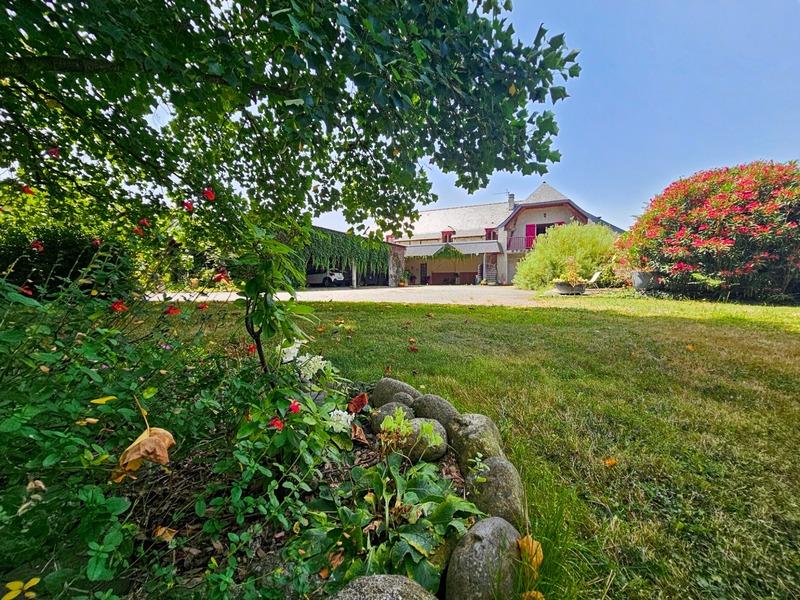 Maison - 453 m² - 14 pièces