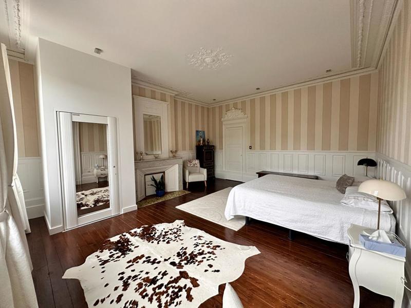 Maison - 292 m² - 8 pièces