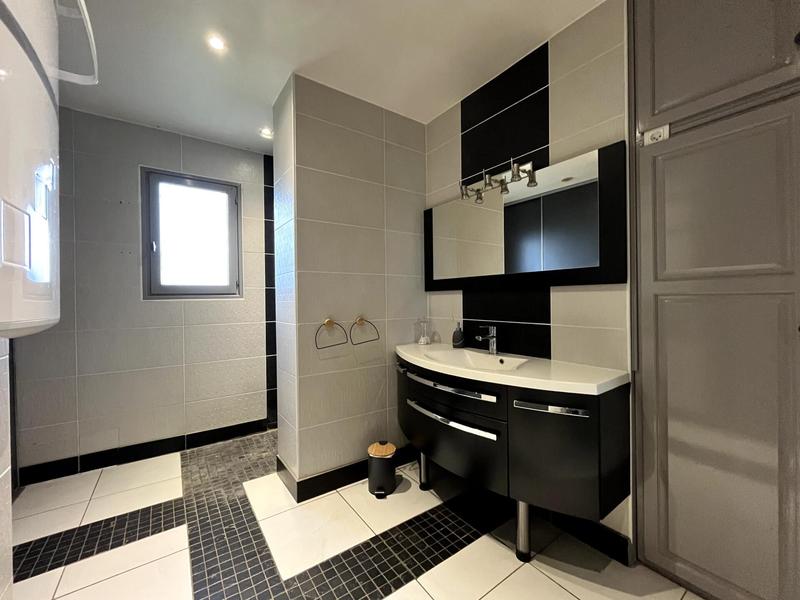 Maison - 200 m² - 7 pièces