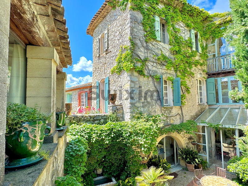 Maison de village - 400 m² - 21 pièces