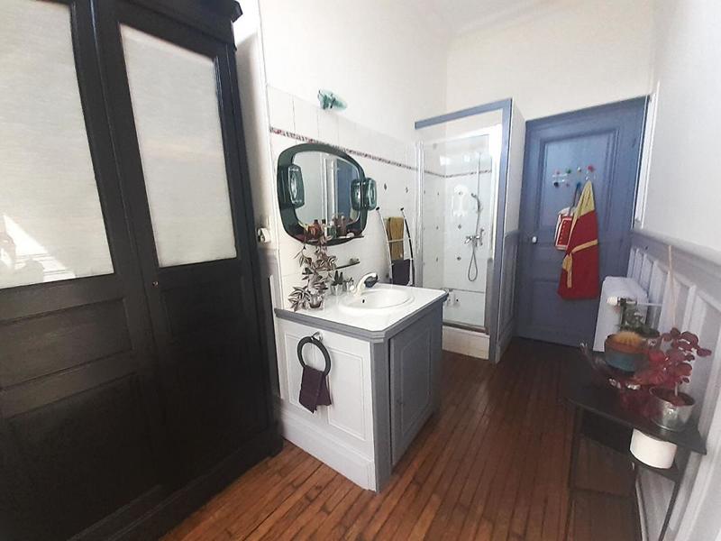 Maison - 240 m² - 10 pièces