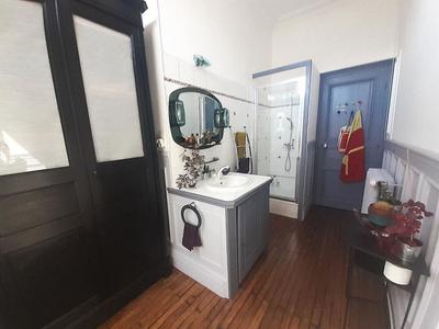 Maison - 240 m² - 10 pièces