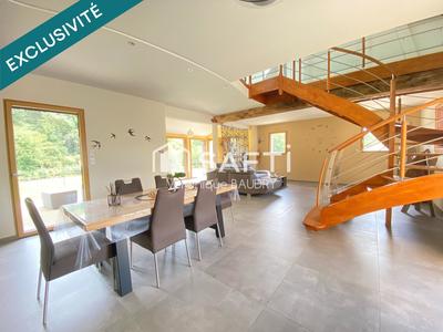 Maison - 215 m² - 7 pièces