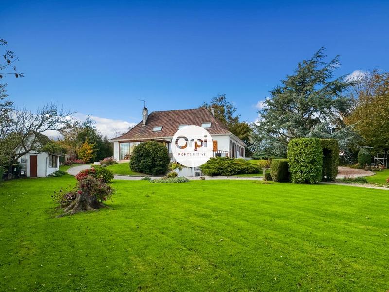 Maison - 240 m² - 8 pièces