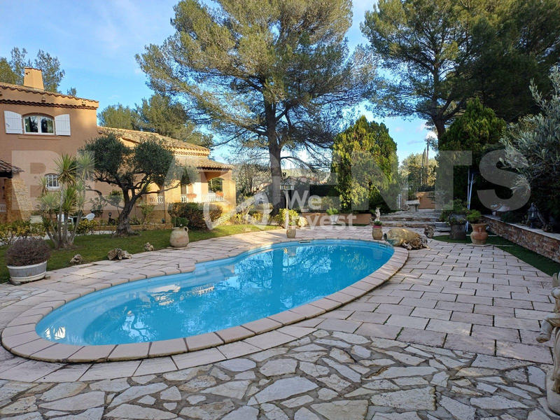 Maison - 230 m² - 7 pièces