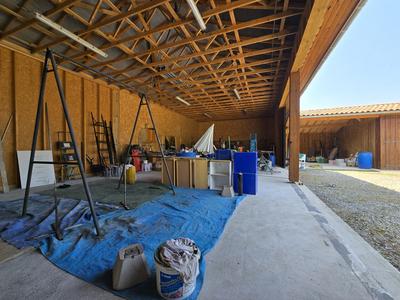 Local d'activités - 245 m²