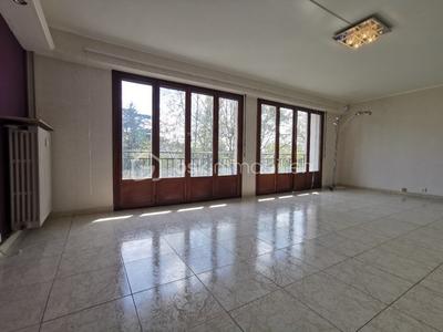 Appartement - 93 m² - 4 pièces