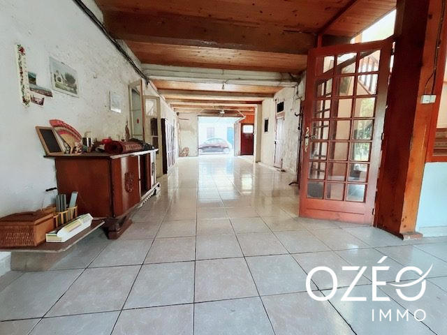 Maison - 230 m² - 6 pièces