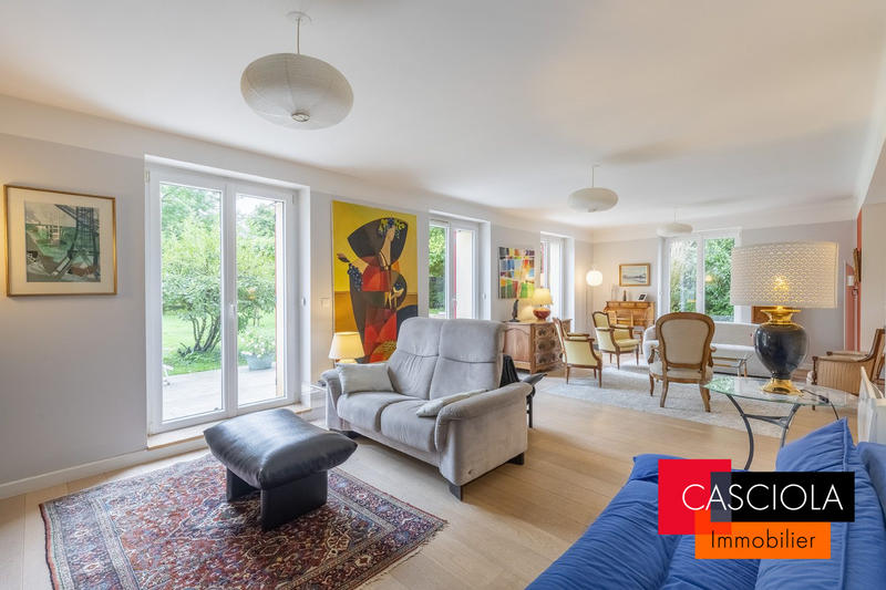 Maison - 318 m² - 8 pièces