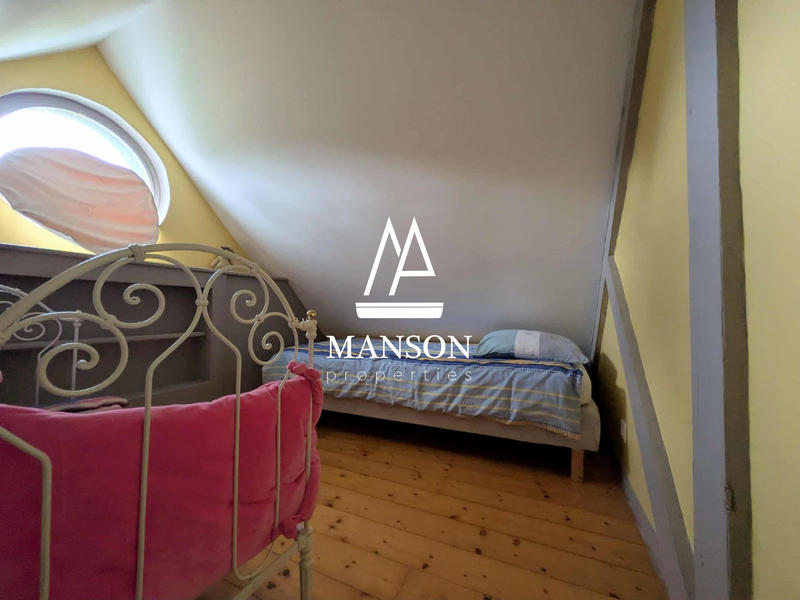 Maison traditionnelle - 386 m² - 10 pièces