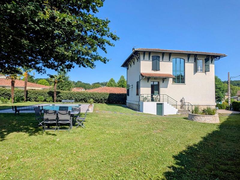 Maison - 140 m² - 5 pièces