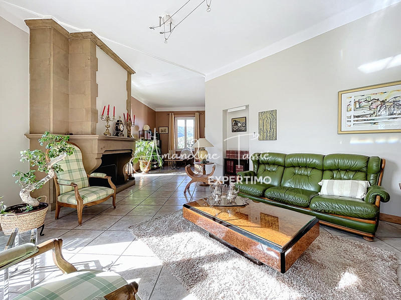 Maison - 202 m² - 7 pièces