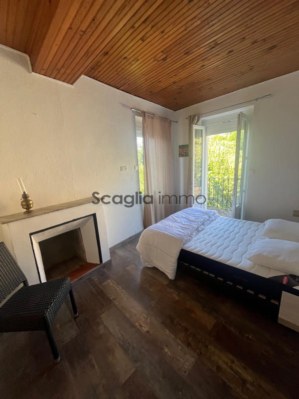 Maison - 250 m² - 8 pièces