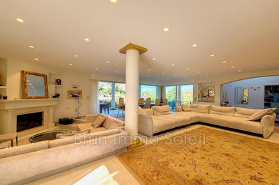 Propriété - 333 m² - 9 pièces