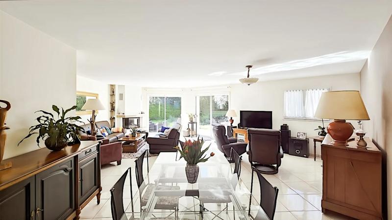 Maison - 204 m² - 8 pièces