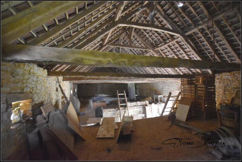 Grange - 140 m² - 1 pièce