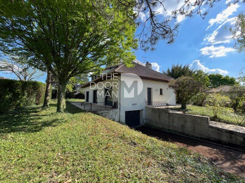 Maison - 204 m² - 5 pièces