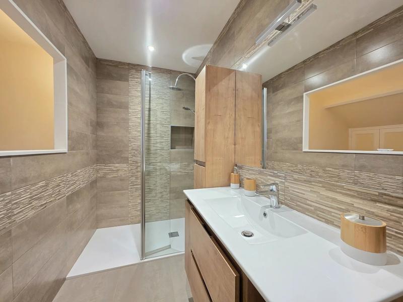 Maison - 278 m² - 9 pièces