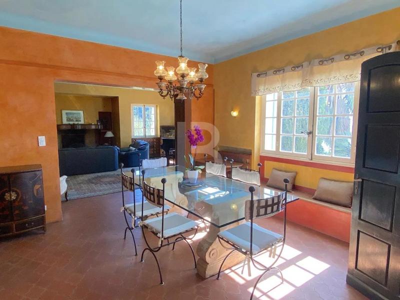 Maison - 322 m² - 10 pièces