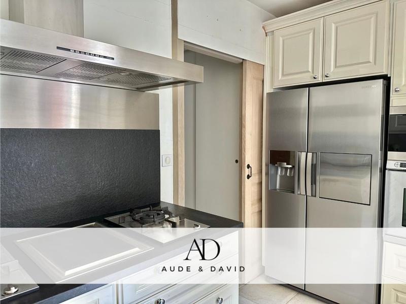 Maison - 220 m² - 8 pièces