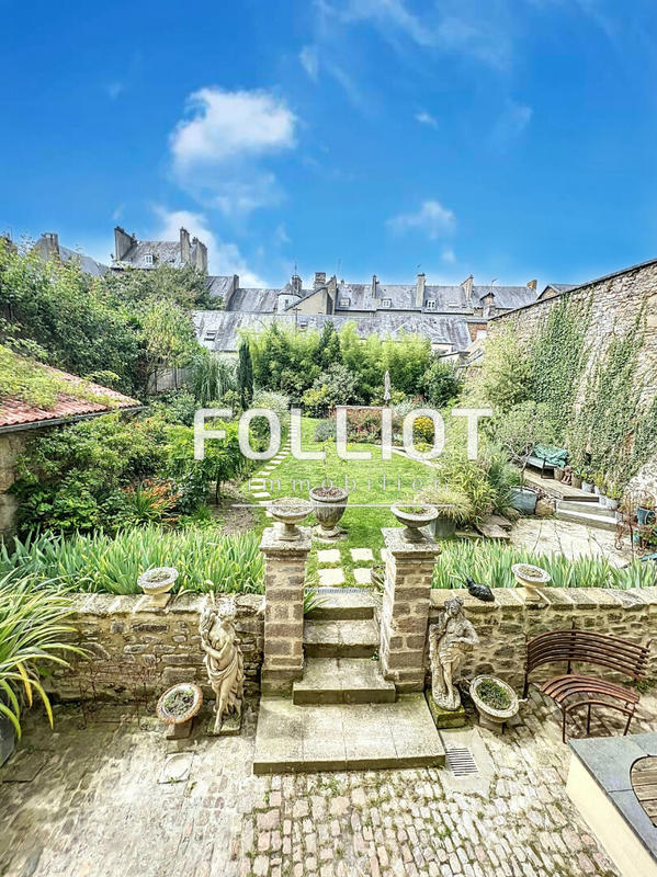 Maison - 315 m² - 15 pièces