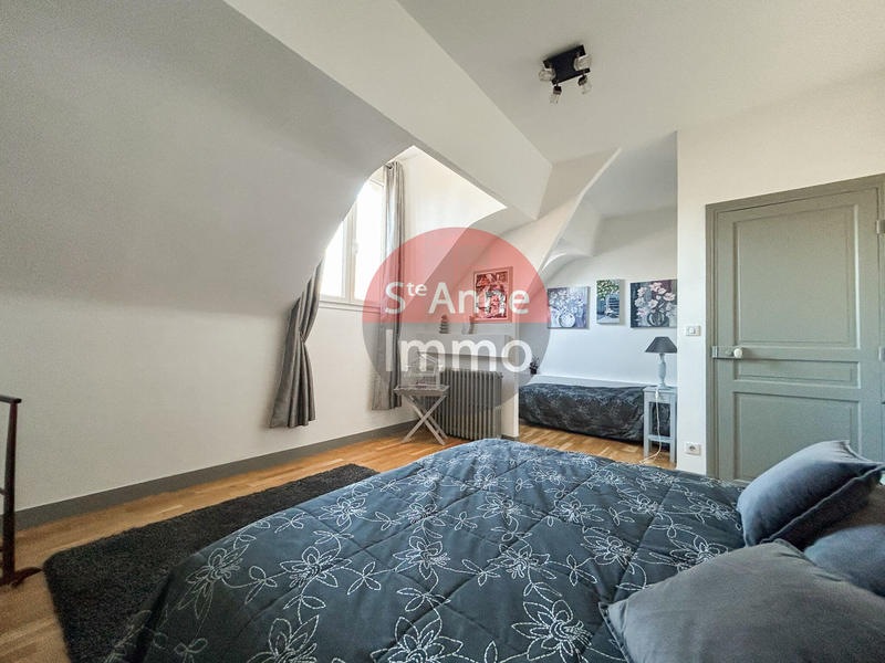 Maison - 280 m² - 9 pièces