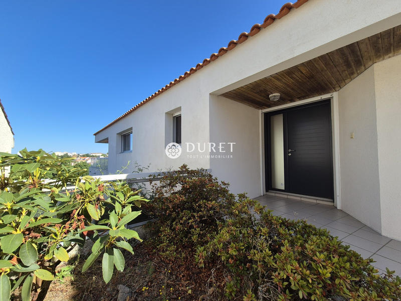 Maison traditionnelle - 220 m² - 5 pièces