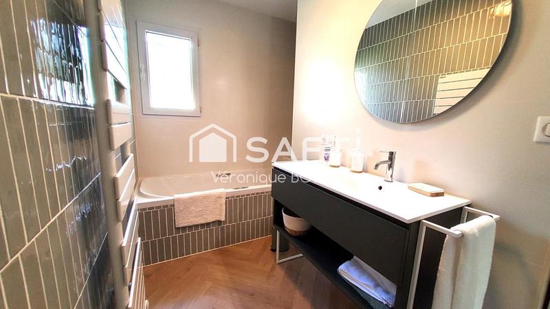 Villa - 236 m² - 8 pièces