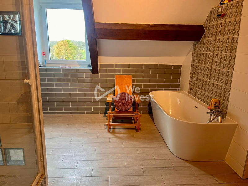 Maison - 180 m² - 8 pièces