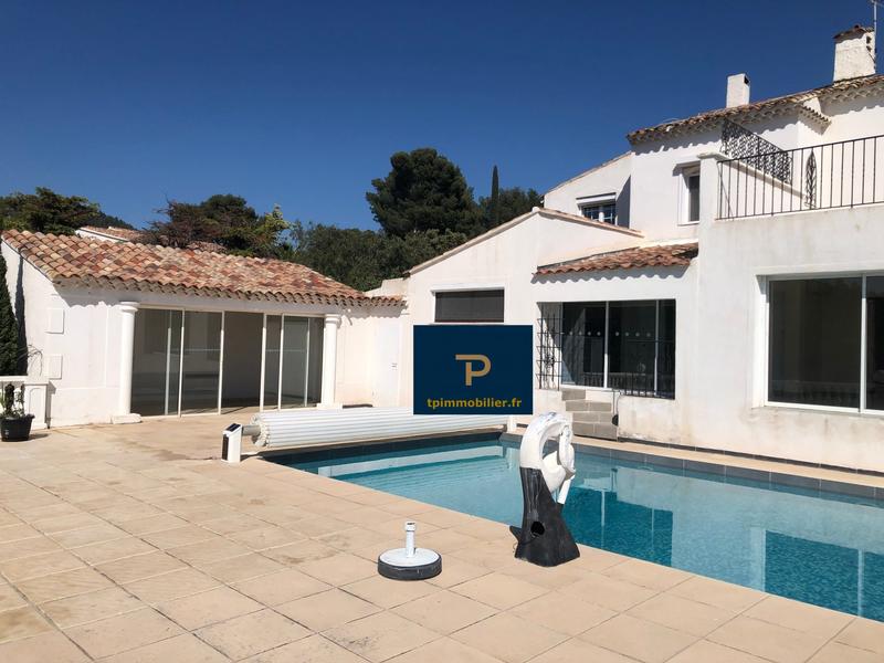 Villa - 250 m² - 8 pièces