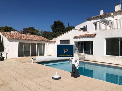 Villa - 250 m² - 8 pièces