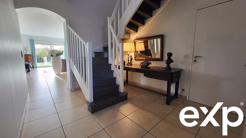 Maison - 204 m² - 5 pièces