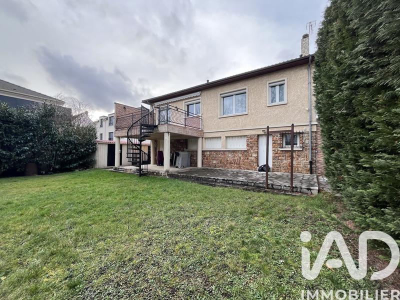 Maison - 202 m² - 8 pièces