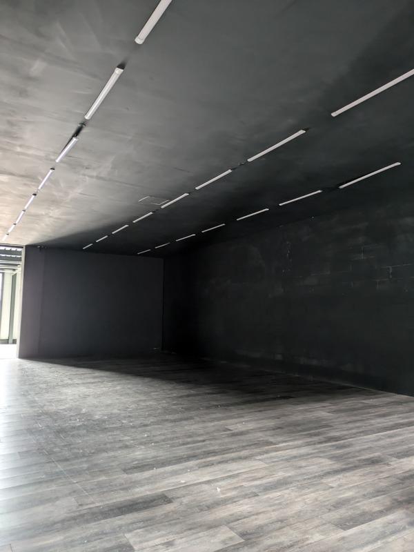 Local commercial - 549 m² - 1 pièce