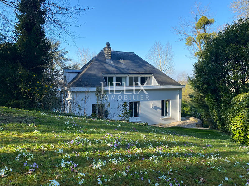 Maison - 410 m² - 10 pièces