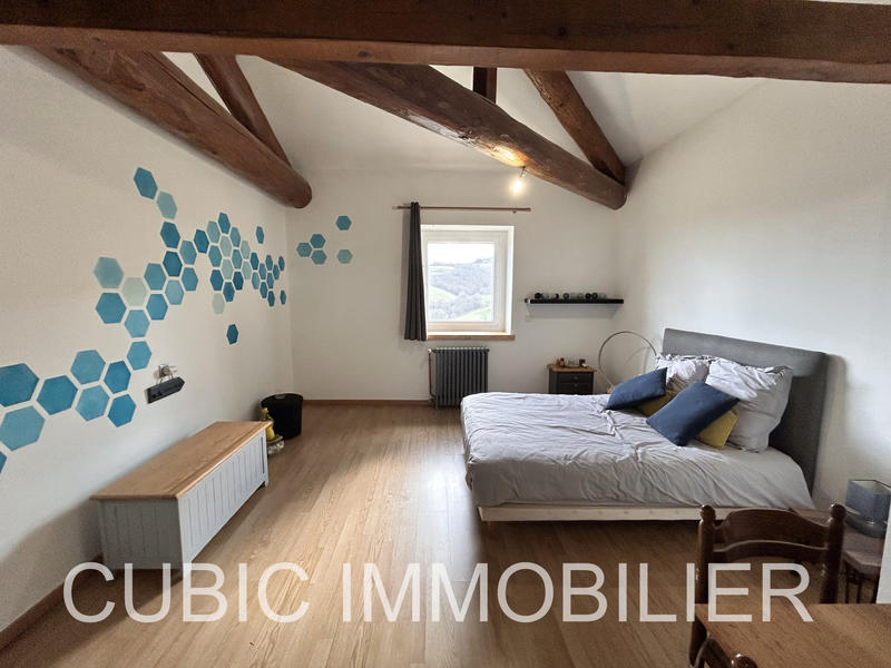 Maison - 202 m² - 5 pièces