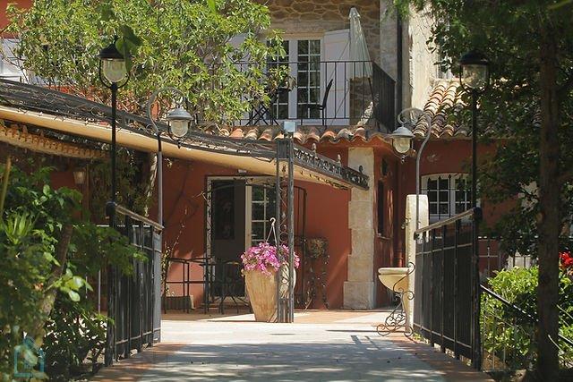 Bastide - 610 m² - 25 pièces